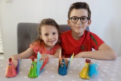 Nino-et-Malia-poules-de-pâques